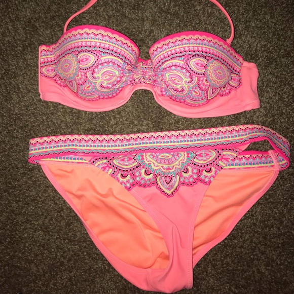 4 Cute Bikinis SOLD ON Ⓜ️ERCARI - Picture 2 of 4